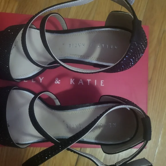 Kelly & Katie Black Strappy Sandals - Picture 5 of 6